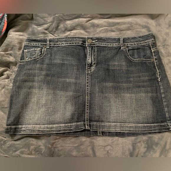 Maurice’s jean skirt - Picture 1 of 3
